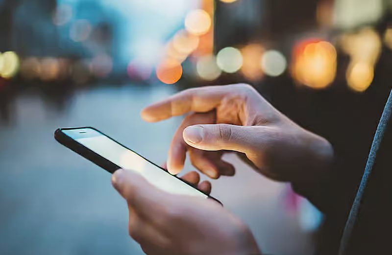 UAE Successfully Tests Satellite Messaging on Standard Mobile Phones